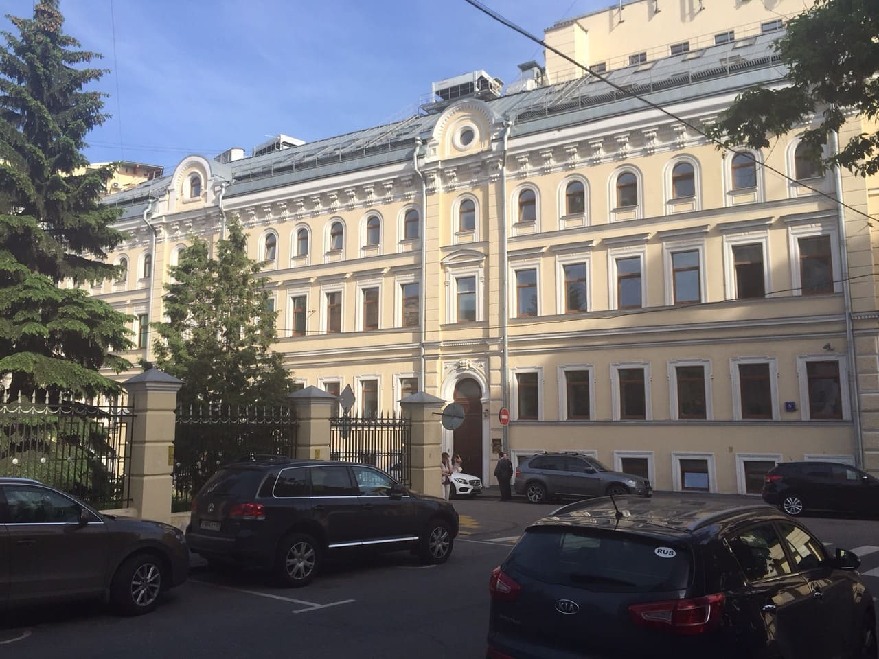 Продажа бизнес-центра 4200 квадратных метров в ЦАО 